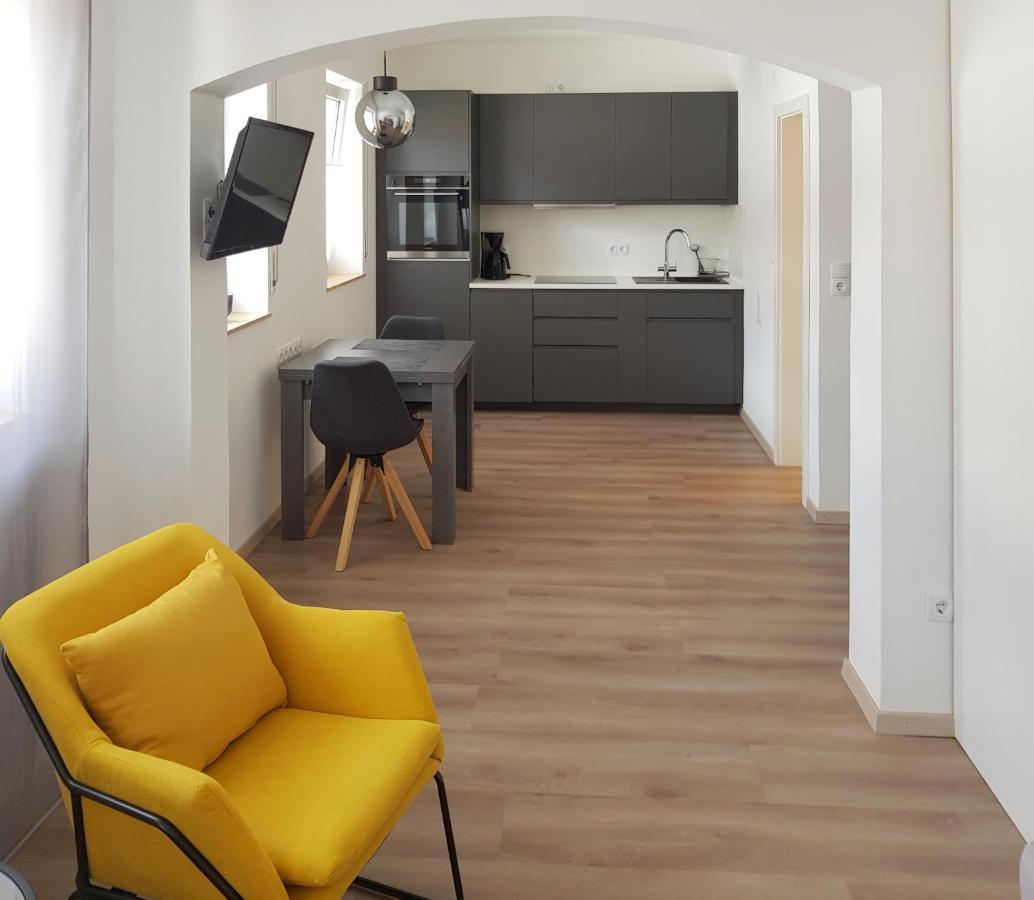 Hotel-Garni 'Zum Weinkrug' Sommerhausen Extérieur photo