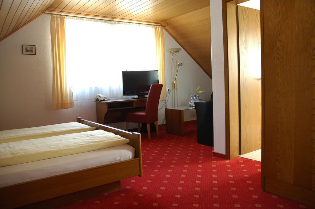 Hotel-Garni 'Zum Weinkrug' Sommerhausen Chambre photo