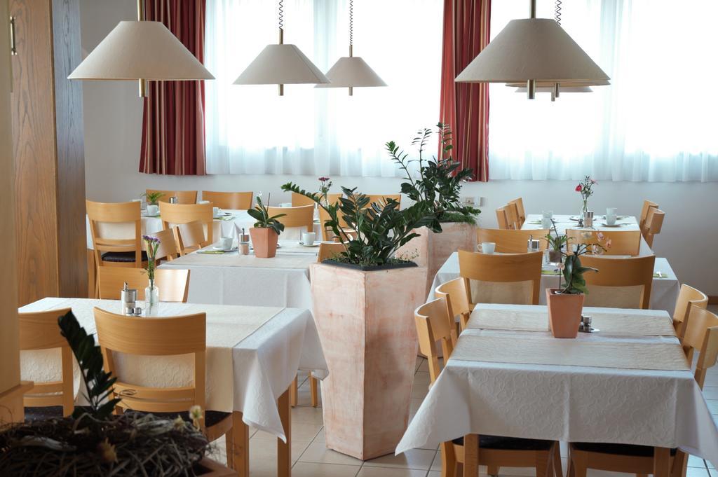 Hotel-Garni 'Zum Weinkrug' Sommerhausen Extérieur photo