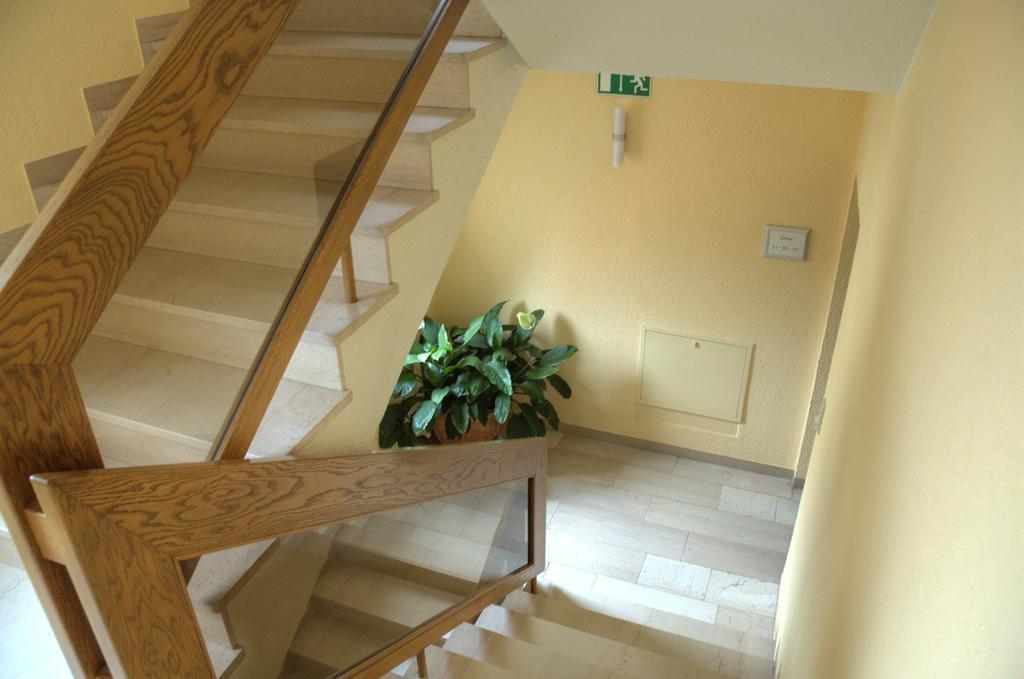 Hotel-Garni 'Zum Weinkrug' Sommerhausen Extérieur photo