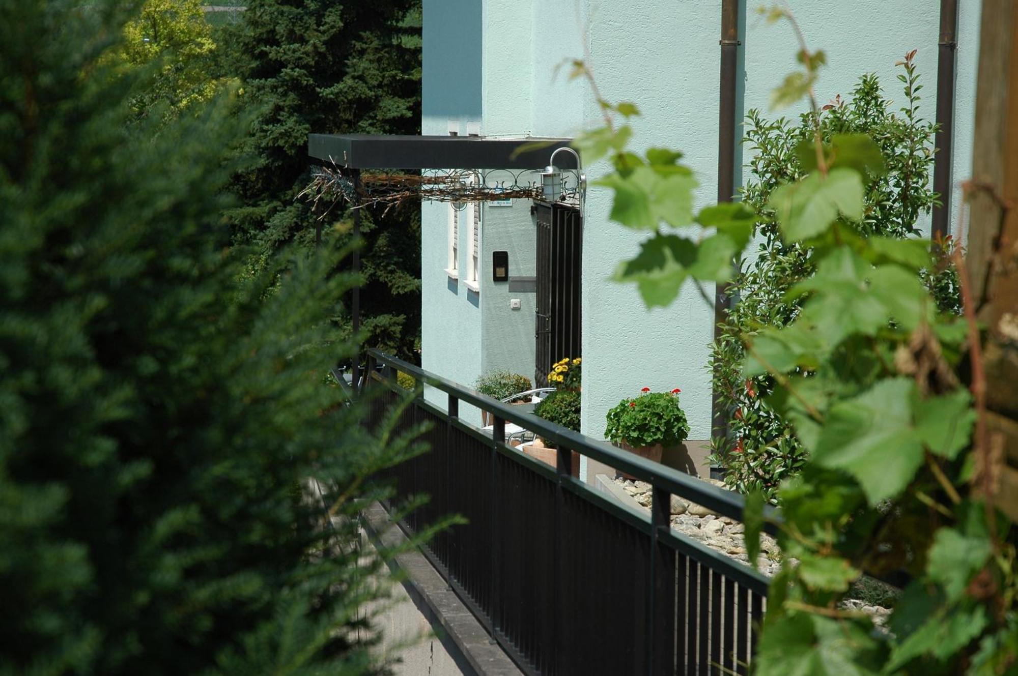 Hotel-Garni 'Zum Weinkrug' Sommerhausen Extérieur photo